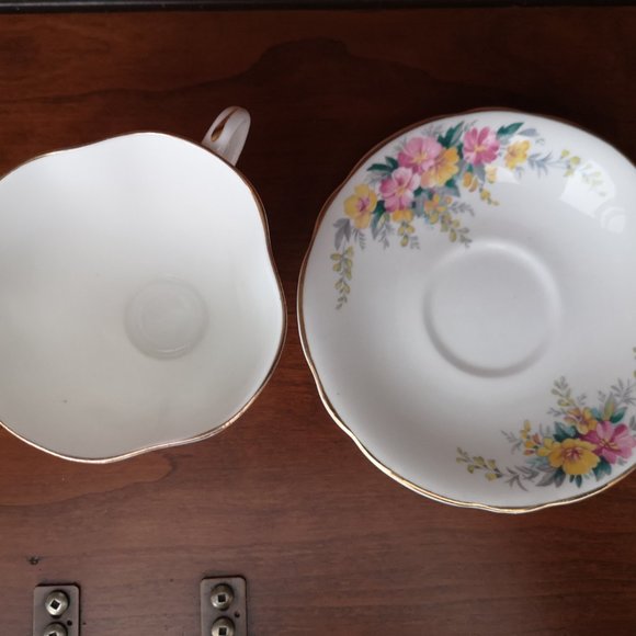 Tuscan and Clarence vintage cup&saucer - Picture 4 of 9